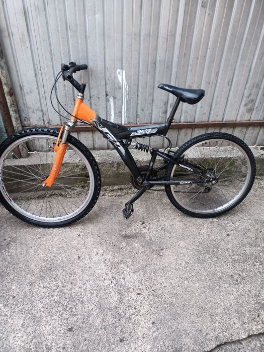 Vînd Bicleta de downhill sau de plimbări prin orasi sau pădure