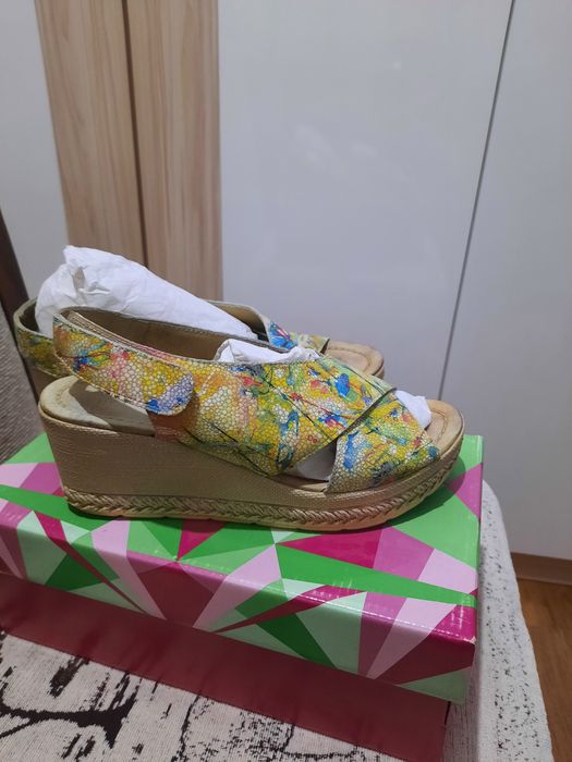 Босоножки кожаные