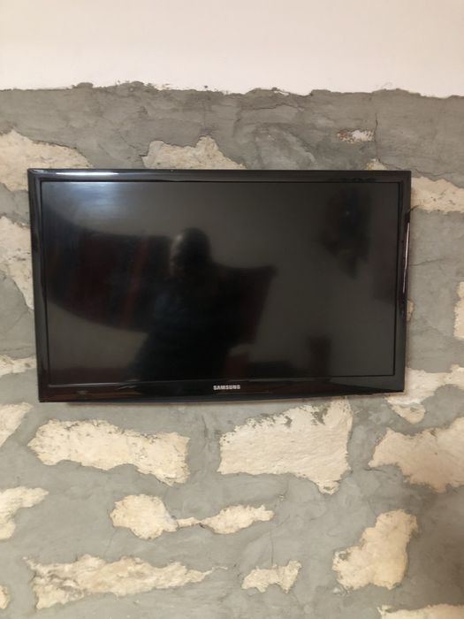 Телевизор Самсунг 21.5 инча