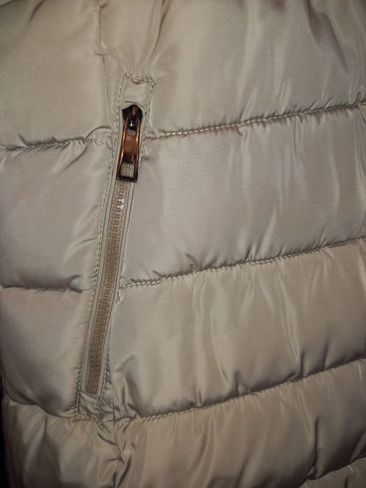 Късо зимно яке в цвят: бежово