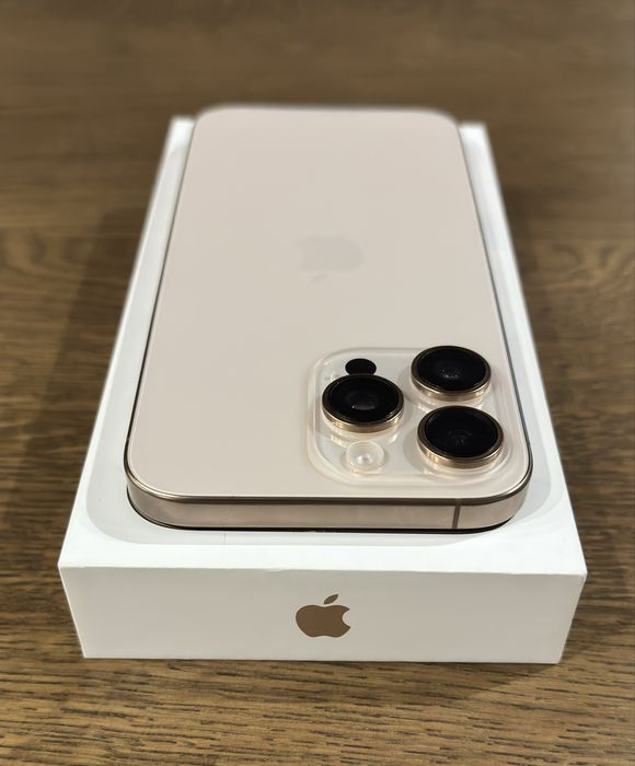 Apple iPhone 16 Pro Max 256GB Desert Titanium НЕ е 17 Pro Max Air