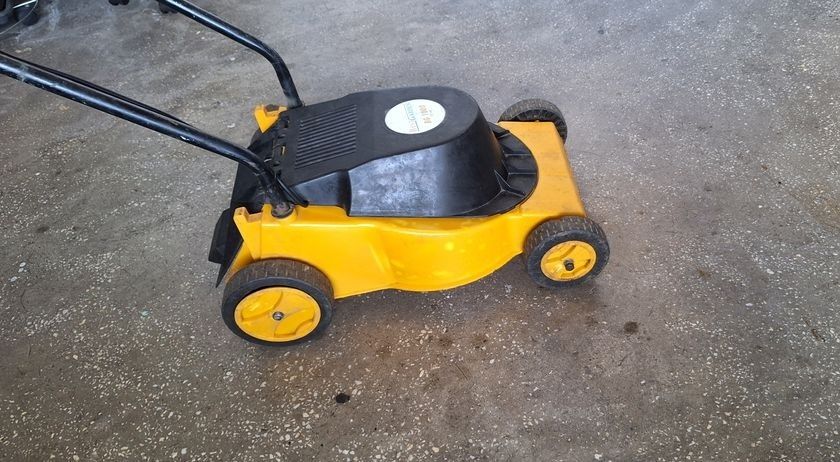 Masina electrica pt tuns gazon