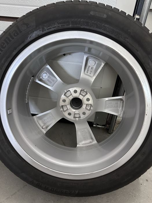 Оригинални 19 Цола Джанти Audi Q3 F3 Q3 8U със зимни гуми 235/50 R19