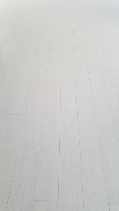 Particular execut zugraveli, gresie, faianta si parchet