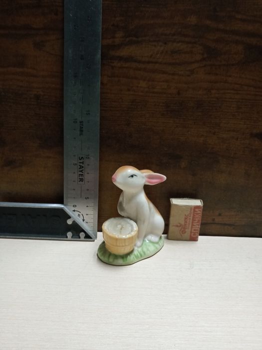 Статуэтка девушка с корзиной