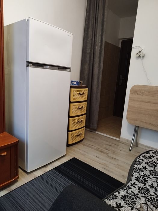 Vând sau Inchiriez cameră cămin cu baie proprie Craiovița.