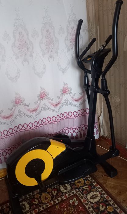 Эллиптический тренажёр HG-E1800M