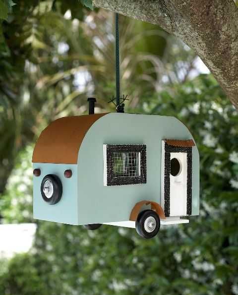 Къщички  и легла за кучета , котки и птици