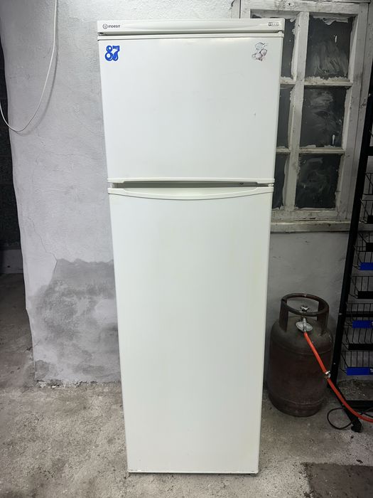 Холодильник Indesit