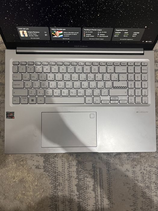 Asus Vivobook 16