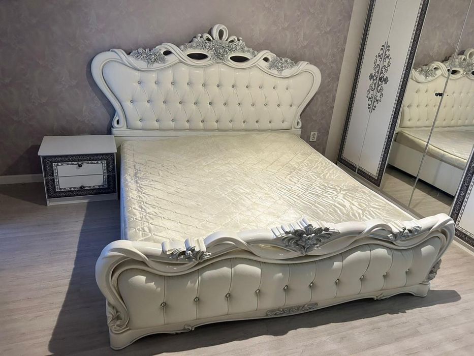 Продам спальный гарнитур