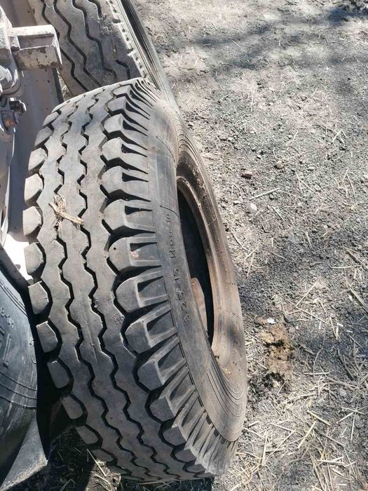 Гуми 8.25-15 и  Джанти за ремарке рсд 4