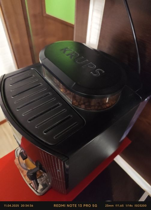 Продавам кафе автомат Crups