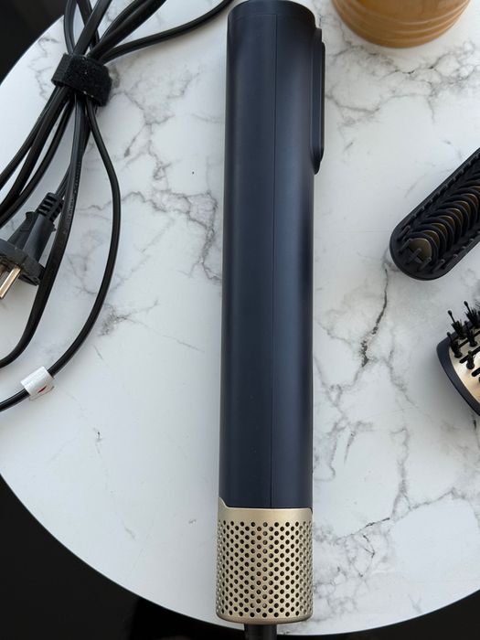 Se vinde uscător de păr BaByliss original, foarte puțin folosit.