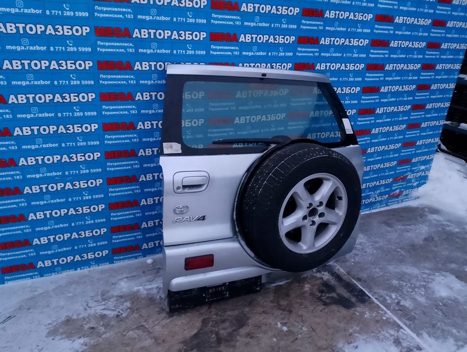 Кришка богажника Toyota RAV4.