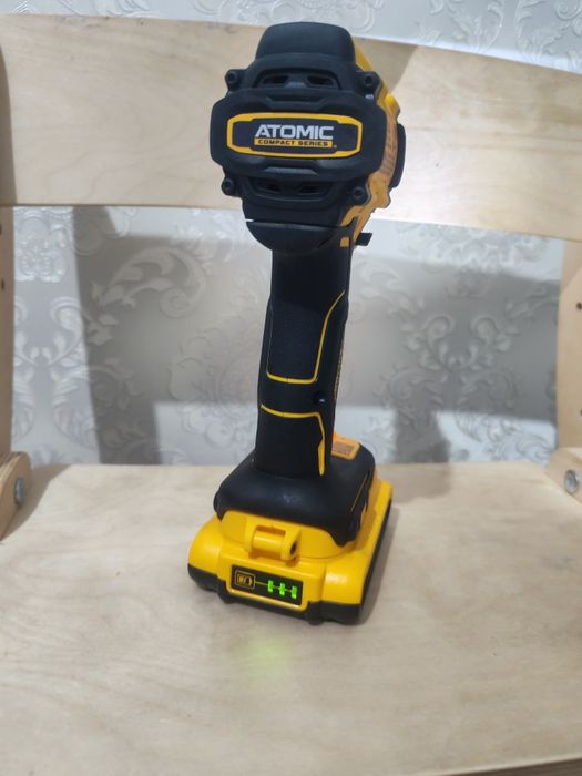 Продам комплектом шуруповёрт и импакт DeWalt (Деволт)