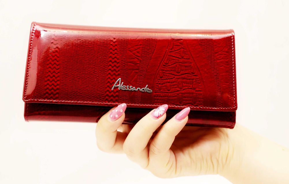 Страхотни червени дамски портмонета, естествена кожа.