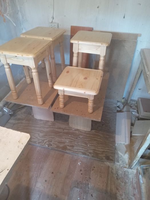 Кухонный стол и 4табуретки