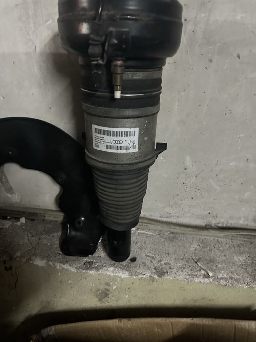 Audi A8 D4 амортесьор преден десен