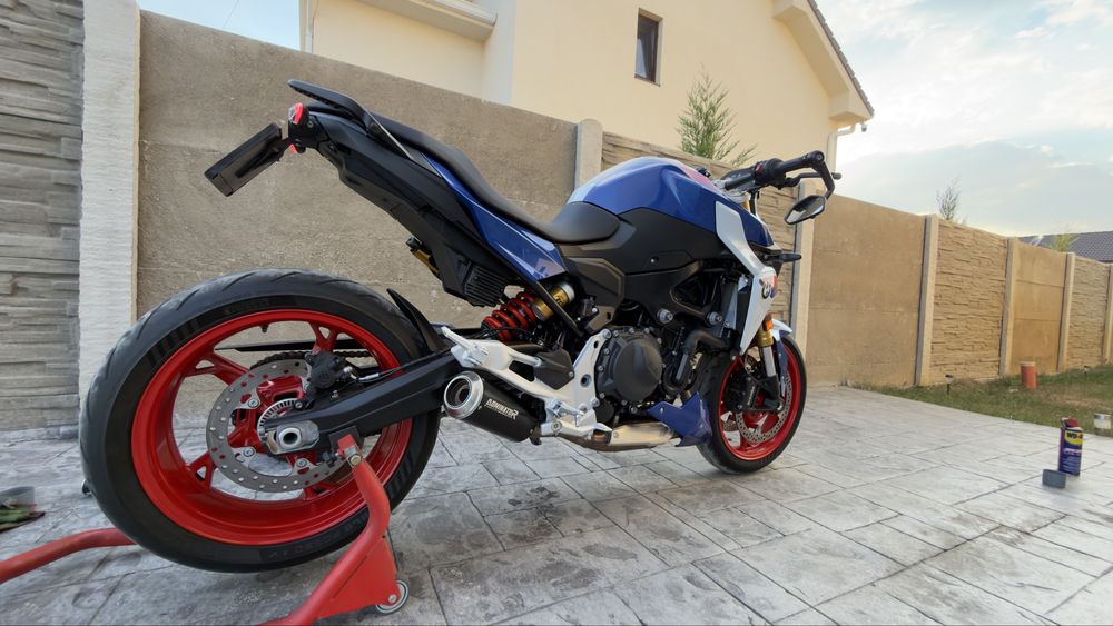 BMW F900R.