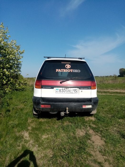 Митсубиси спейс рунер