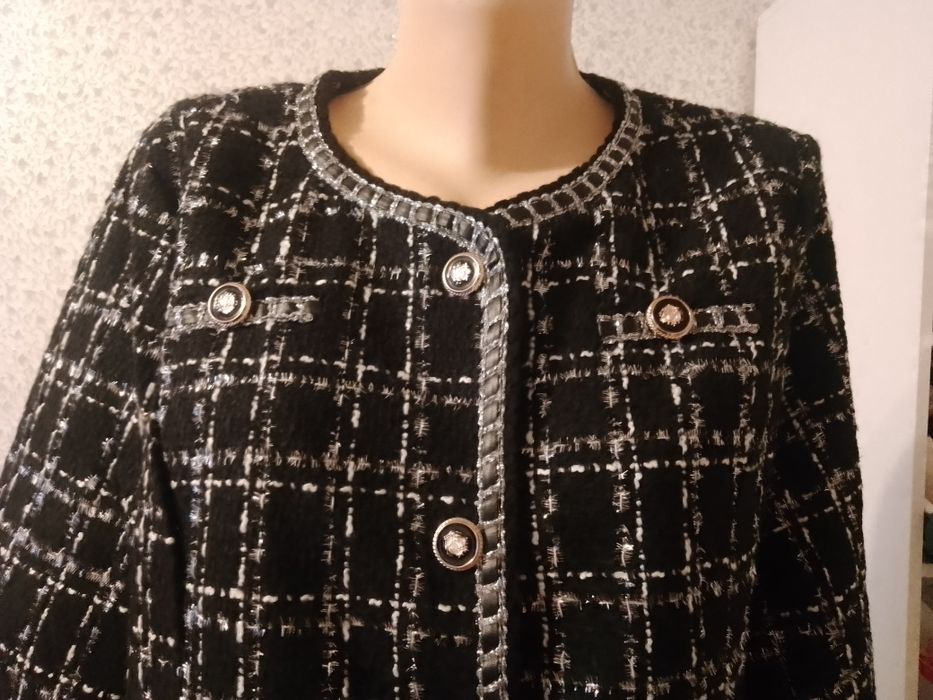 Красивый пиджак черный