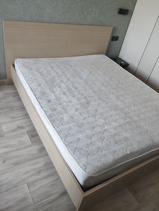 Двухспальная кровать. Состояние очень хорошее