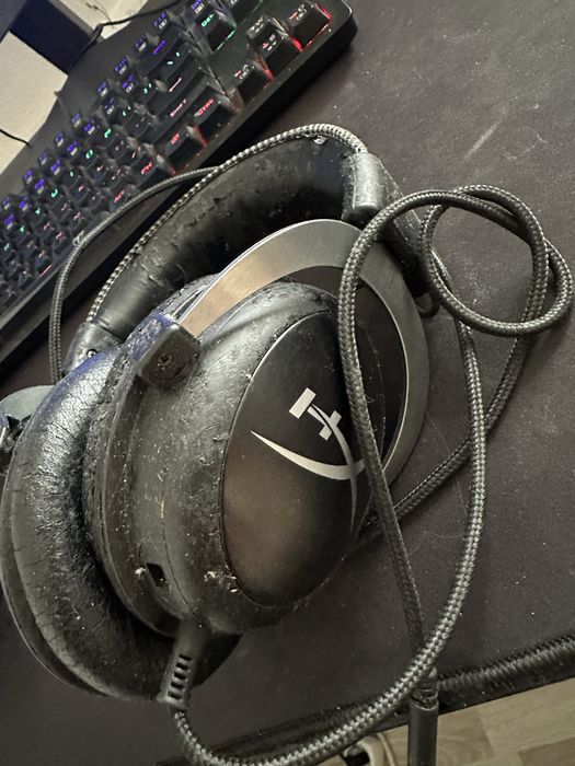 Vand 2 perechi de casti logitech g pro si hyperx cloud alpha