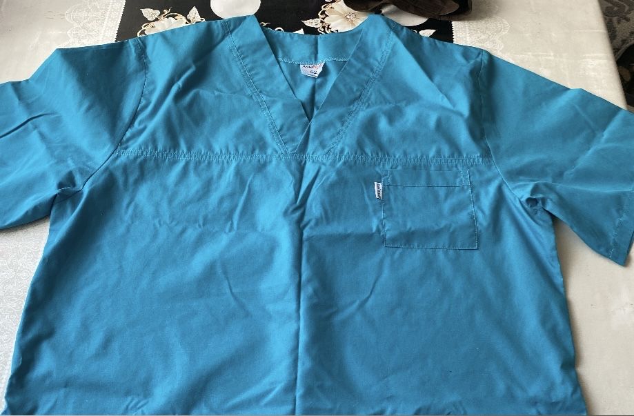 Продам медицинскмй костюм(район цемпос)