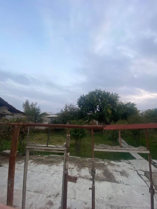 Uy sotiladi 600mln kelishamiz narxini