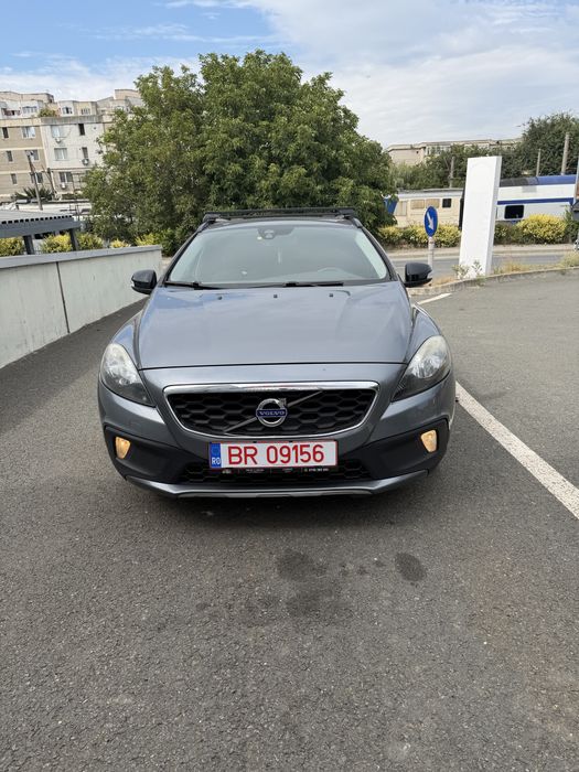 Volvo C40-Automat-2.0 Diesel-country cross