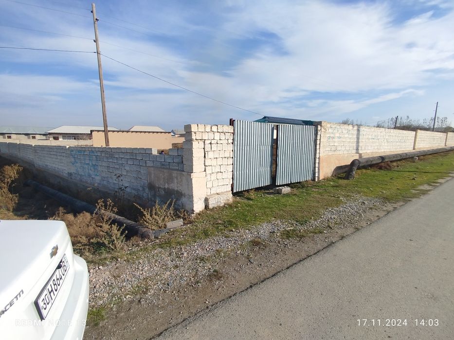 Hovli sotiladi 70 sotix