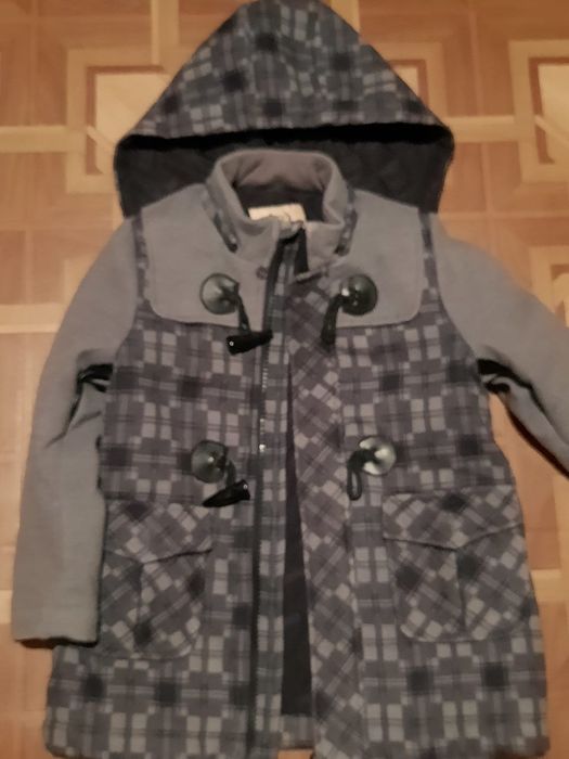 Продам осеннее пальто для мальчика