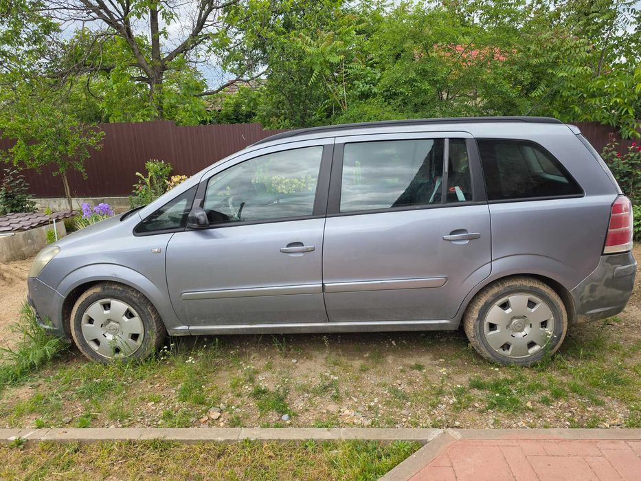 Dezmembrez Opel Zafira B 1.9 tdi