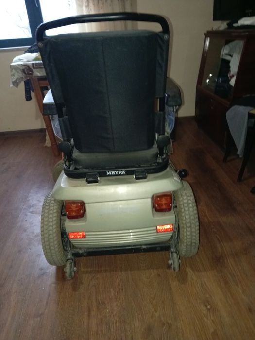 Cărucior electic MEYRA pentru persoane cu dezabilități