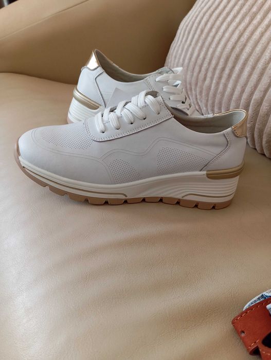 Спортни дамски обувки от естествена кожа