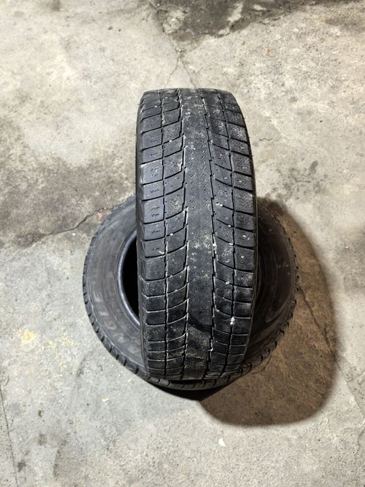 Продам резину 2 штуки