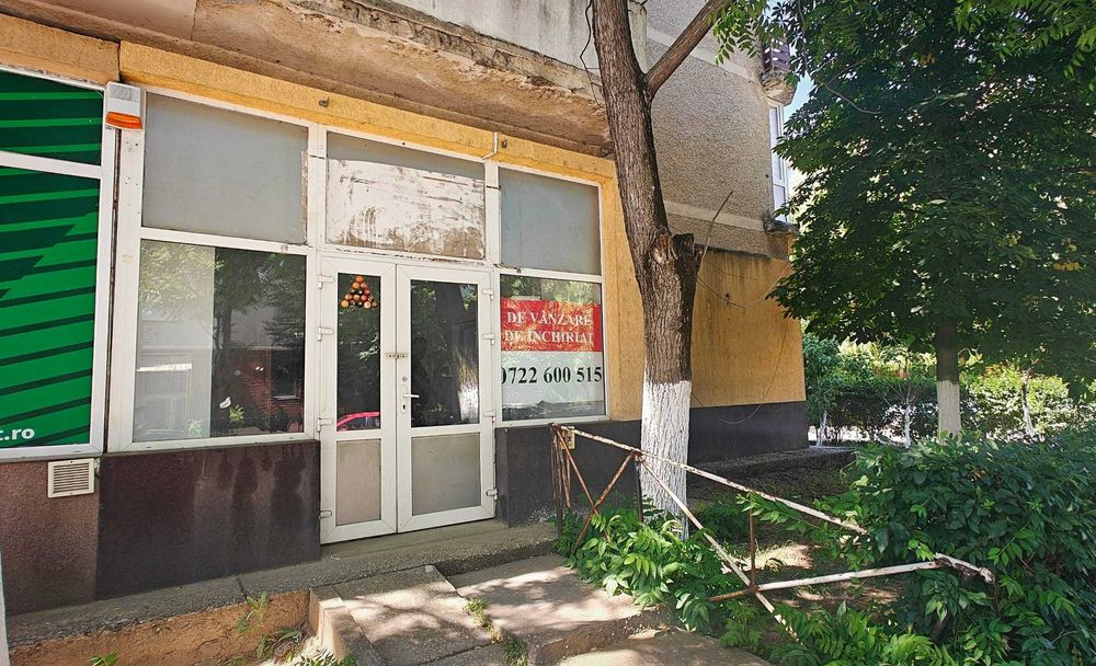 Showroom Spatiu Comercial Birou Salon Magazin - Vanzare sau Inchiriere - Arad - str Rodnei nr. 7-9, parter