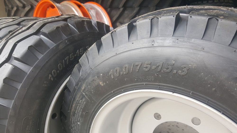 Cauciucuri noi 10.0/75-15.3 montate pe janta tubeless 10PR remorca