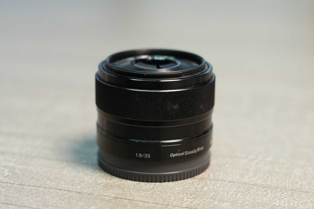 Объектив Sony E 35mm f/1.8 OSS