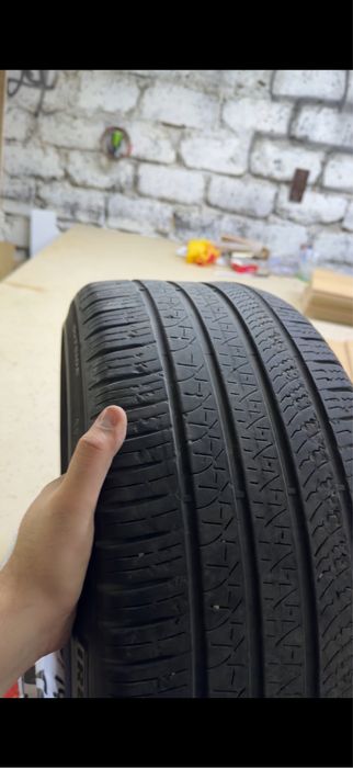 Продам шины всесезонки Pirelli 245/40/19 p zero
