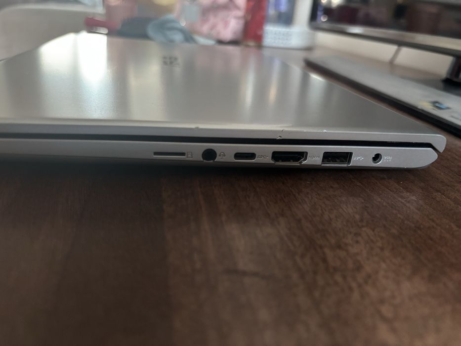 Asus VivoBook 15