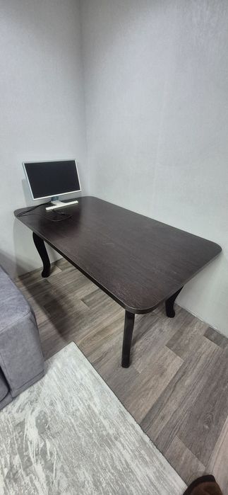 Стол в гостинную