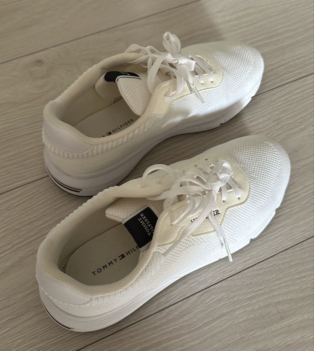 Adidasi Tommy Hilfiger originali!! Marimea 42