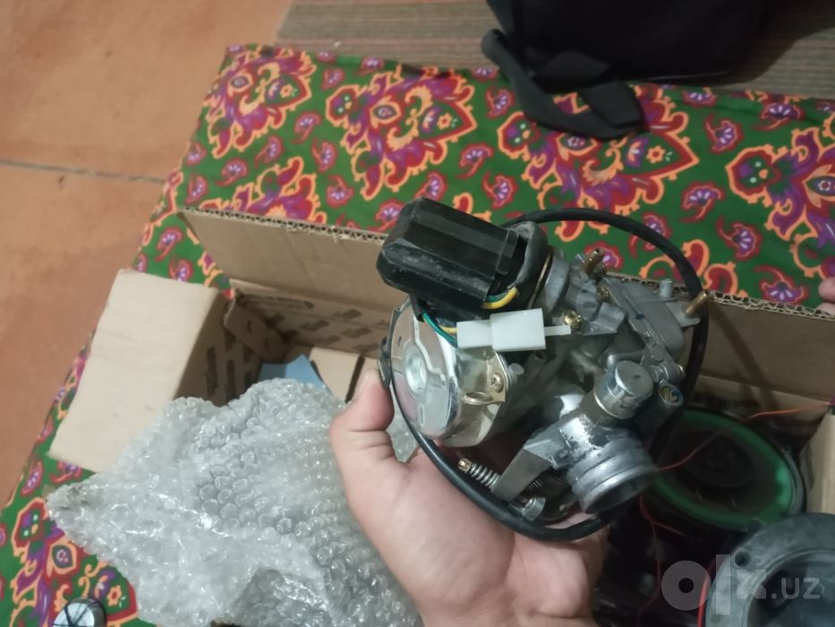 S max skuterga povorotnik korpus fara yon qora plastmasasi karburyator