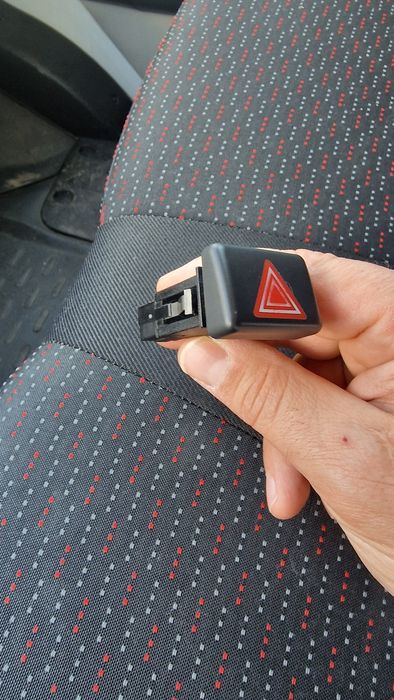 Бутон/ копче за аварийни светлини за ауди а4 б6, б7