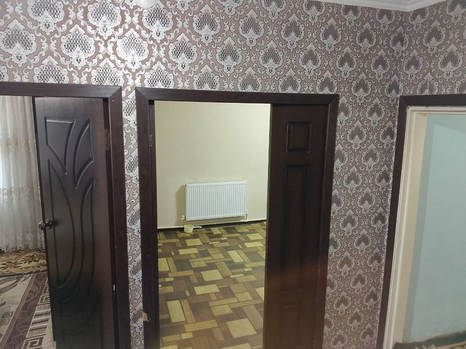 Bekobod shaxar 12 mkr da kvartira naqdga sotiladi