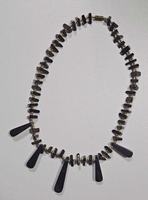 Колье из обсидиана.