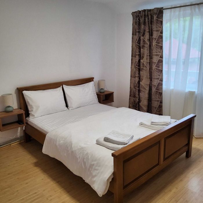 Pat clasic din lemn masiv de fag Marius, 140x200 cm