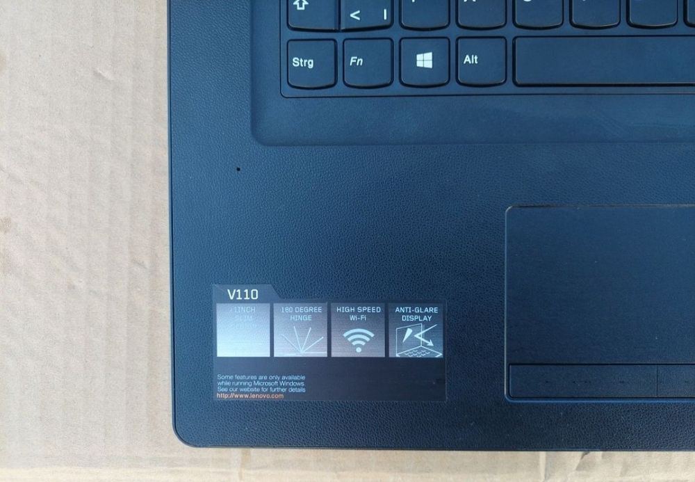 Laptol Lenovo V110 display spart